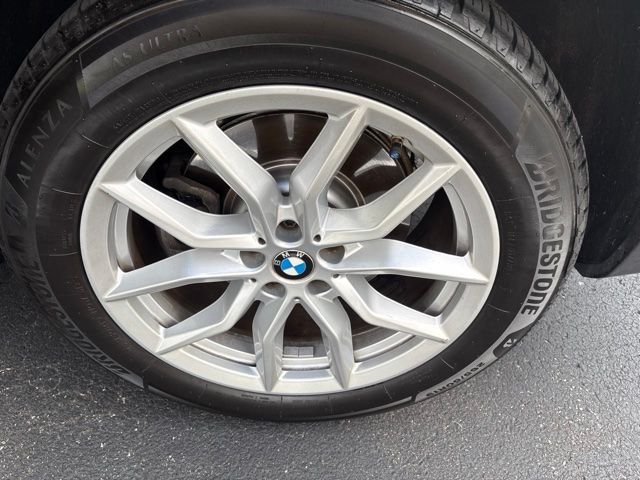 Used 2021 White BMW xDrive40i image 12