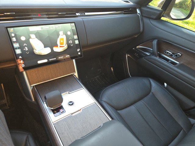 Used 2025 Velocity Blue SV Bespoke Ultra Metallic Satin Land Rover SE image 17