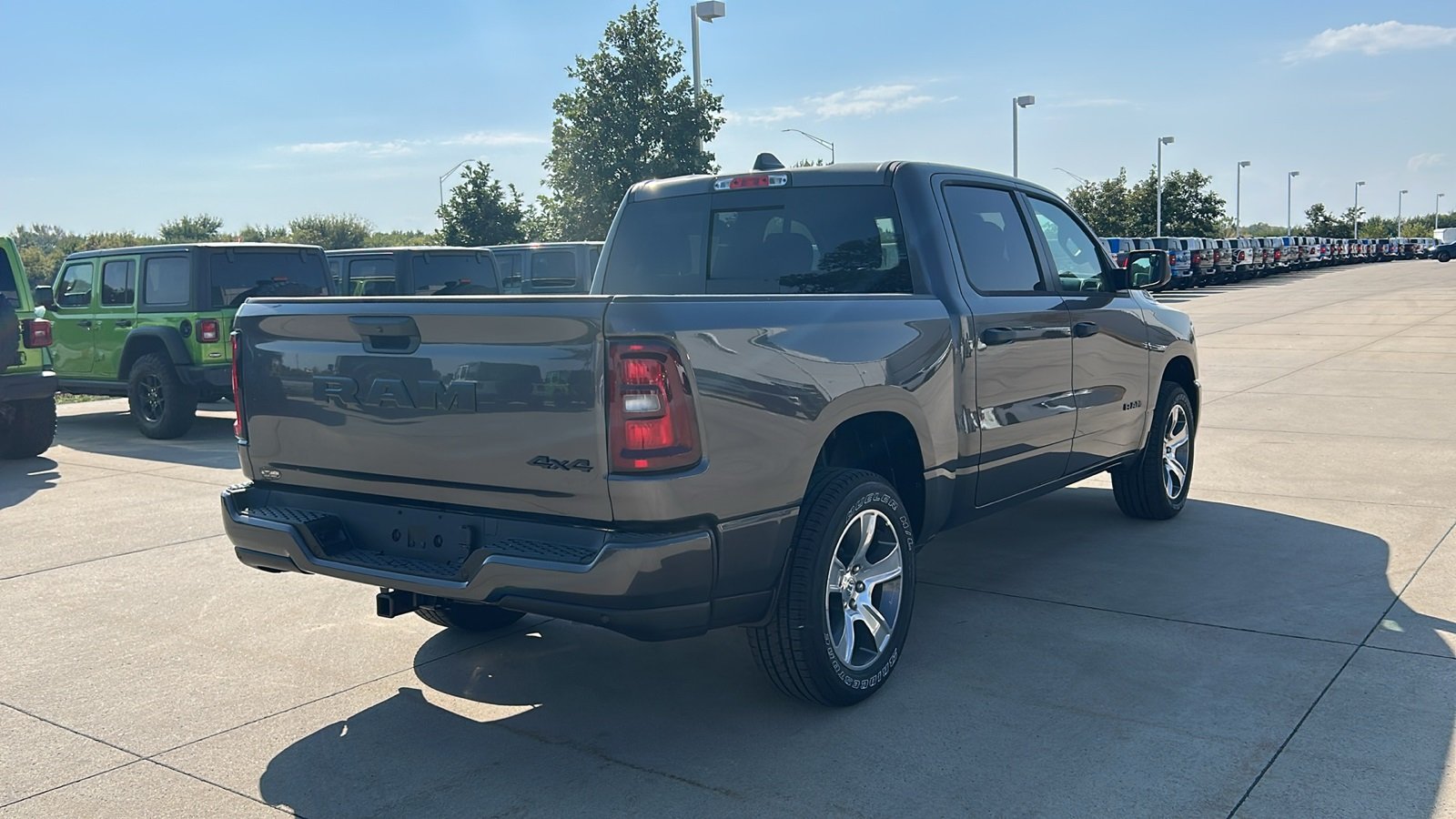 2025 Ram 1500 Tradesman photo 3