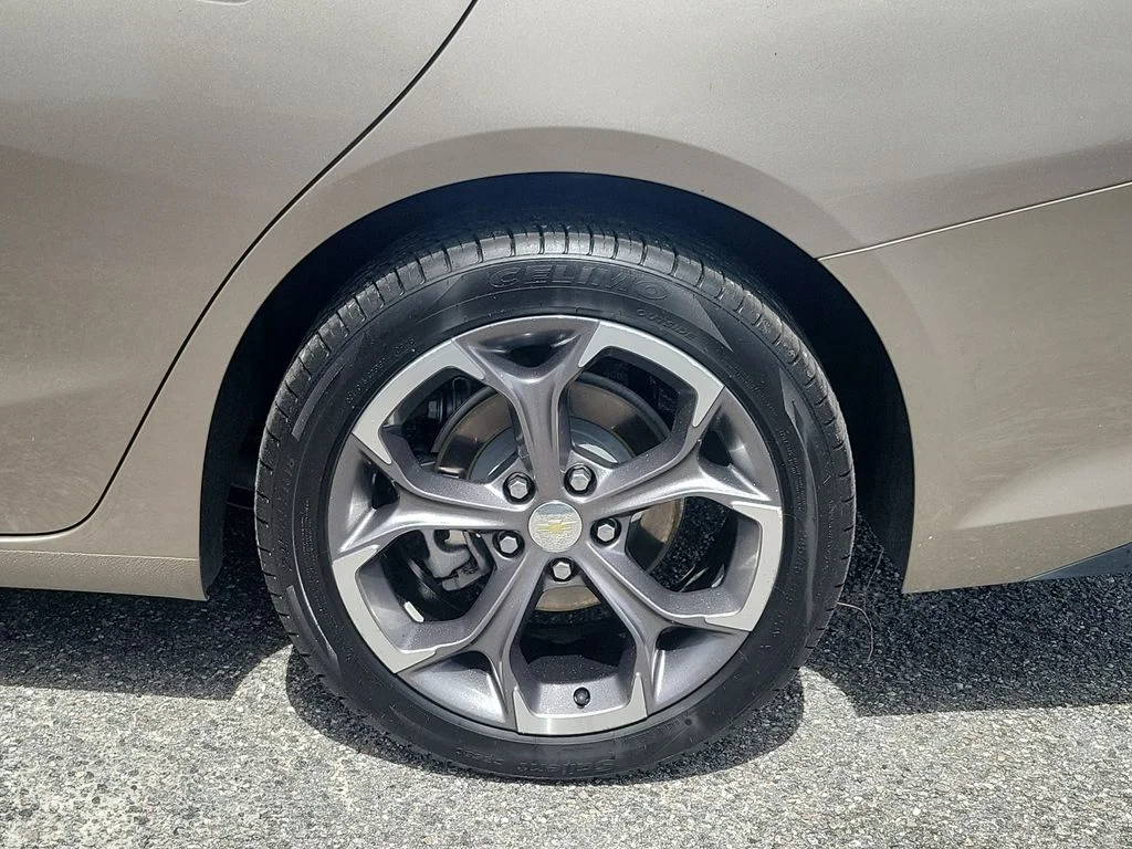 Used 2024 Gray Chevrolet LT image 10