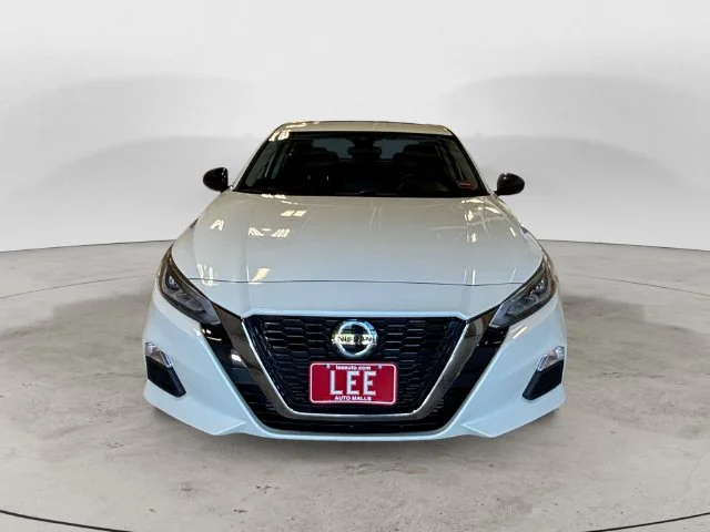 Used 2020 White Nissan 2.0 SR image 9