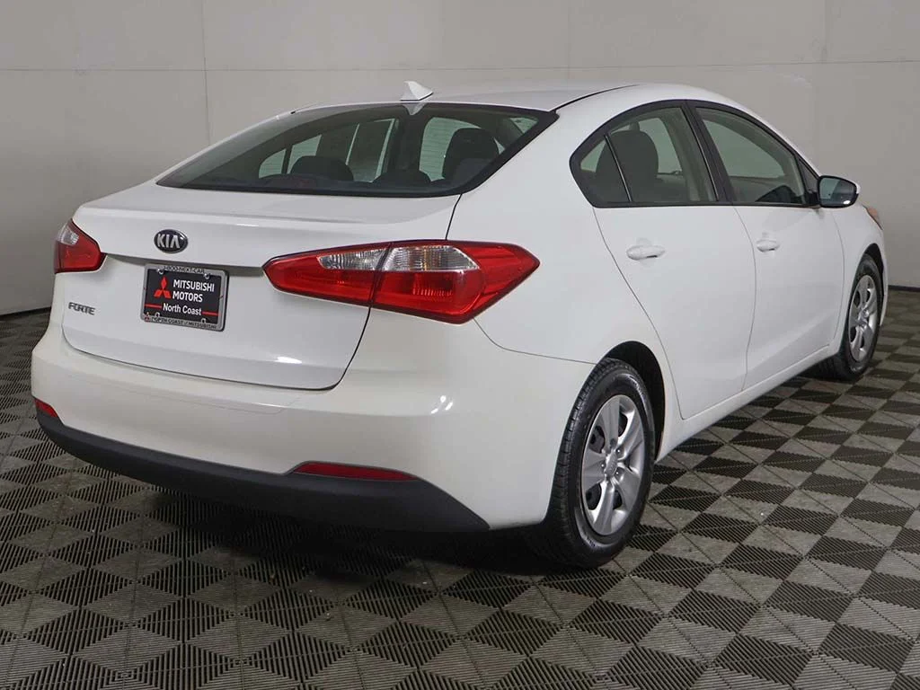 Used 2016 White Kia LX image 5