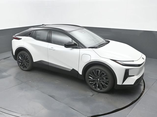 New 2026 Wind Chill Pearl/Black Toyota XSE image 28