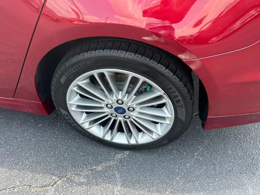 Used 2013 Red Ford SE image 19