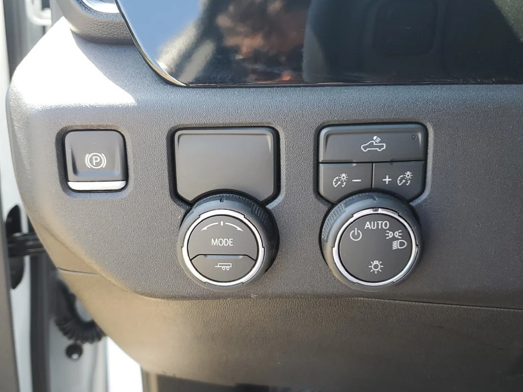 Used 2026 Summit White Chevrolet LT image 23