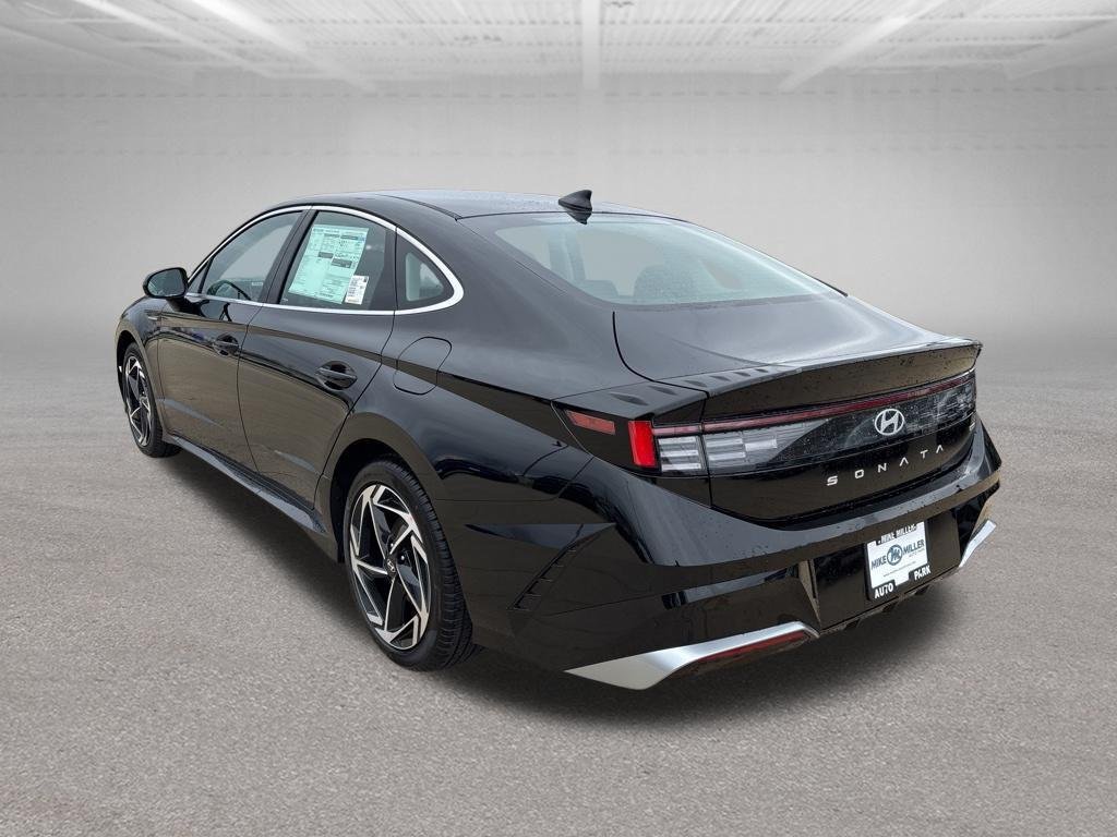New 2026 Abyss Black Hyundai SEL Sport image 3