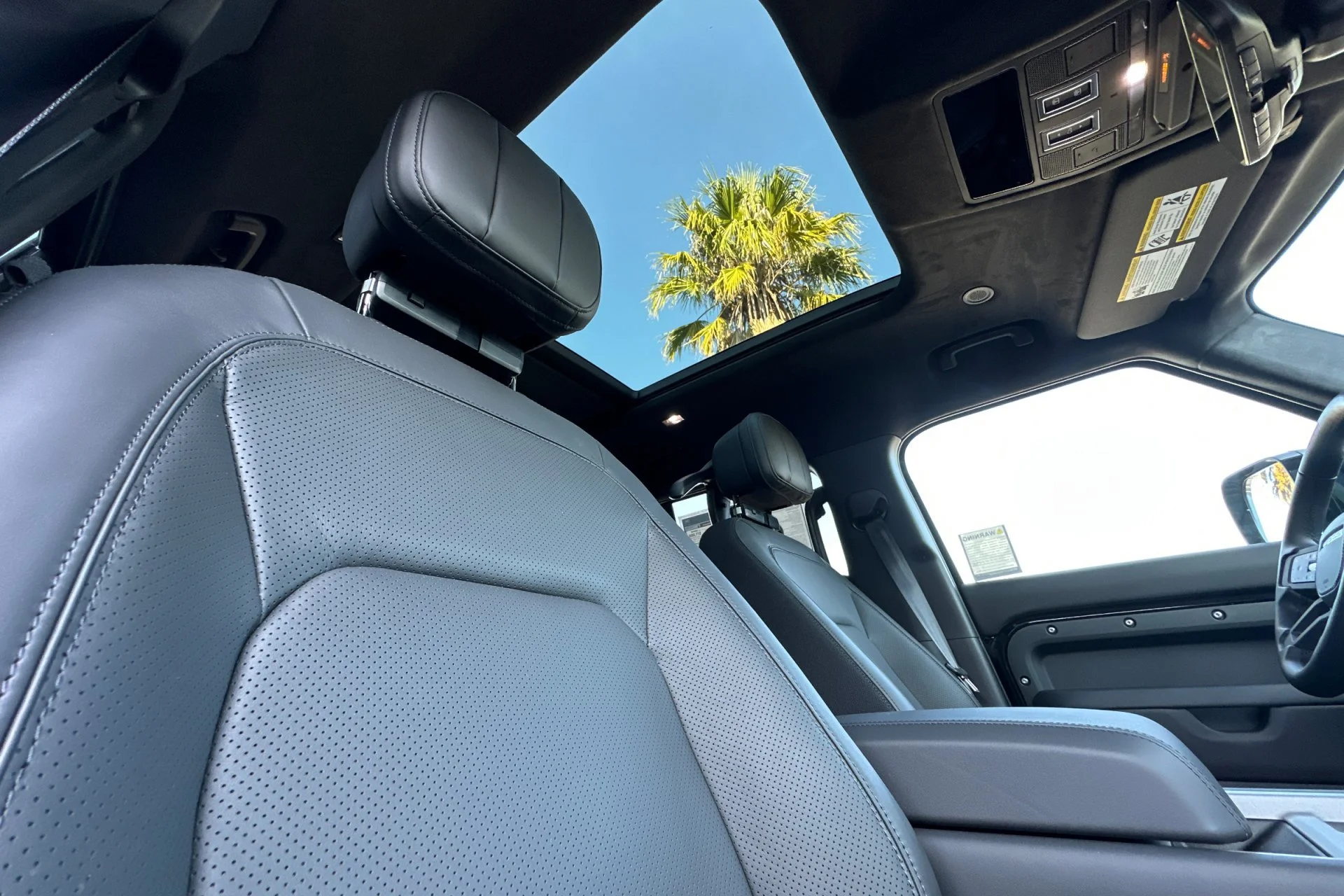 New 2026 Santorini Black Land Rover V8 image 19