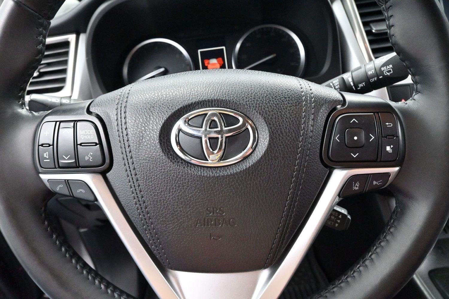 Used 2019 Predawn Gray Mica Toyota Limited image 18