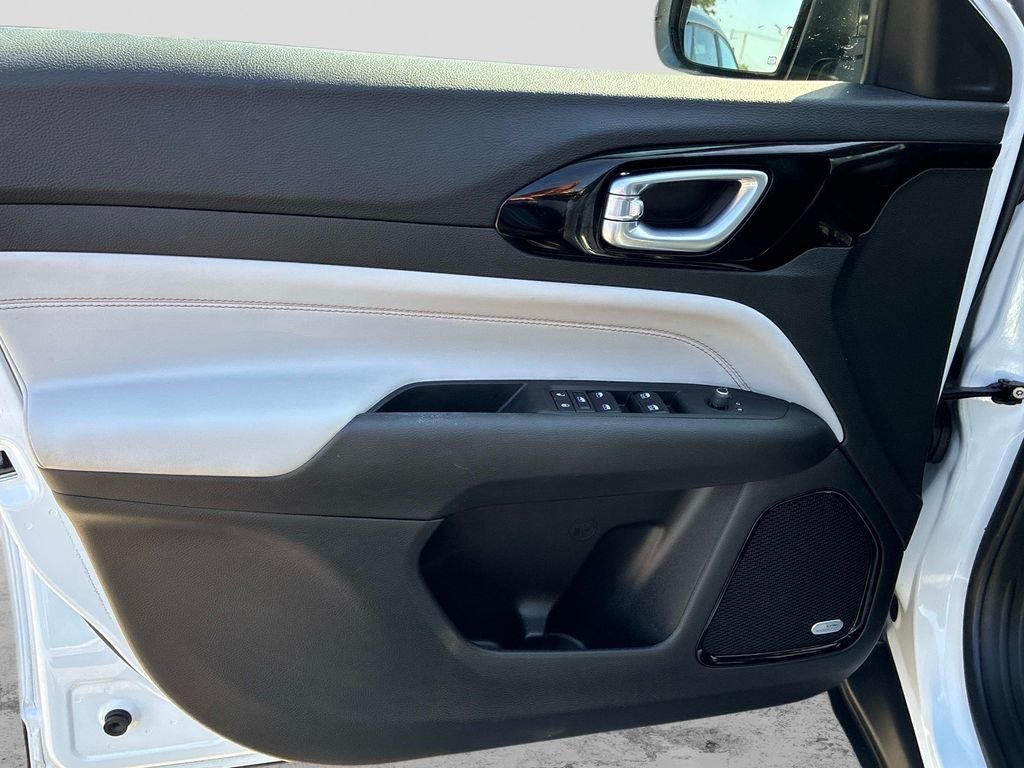 Used 2022 White Jeep Limited image 20