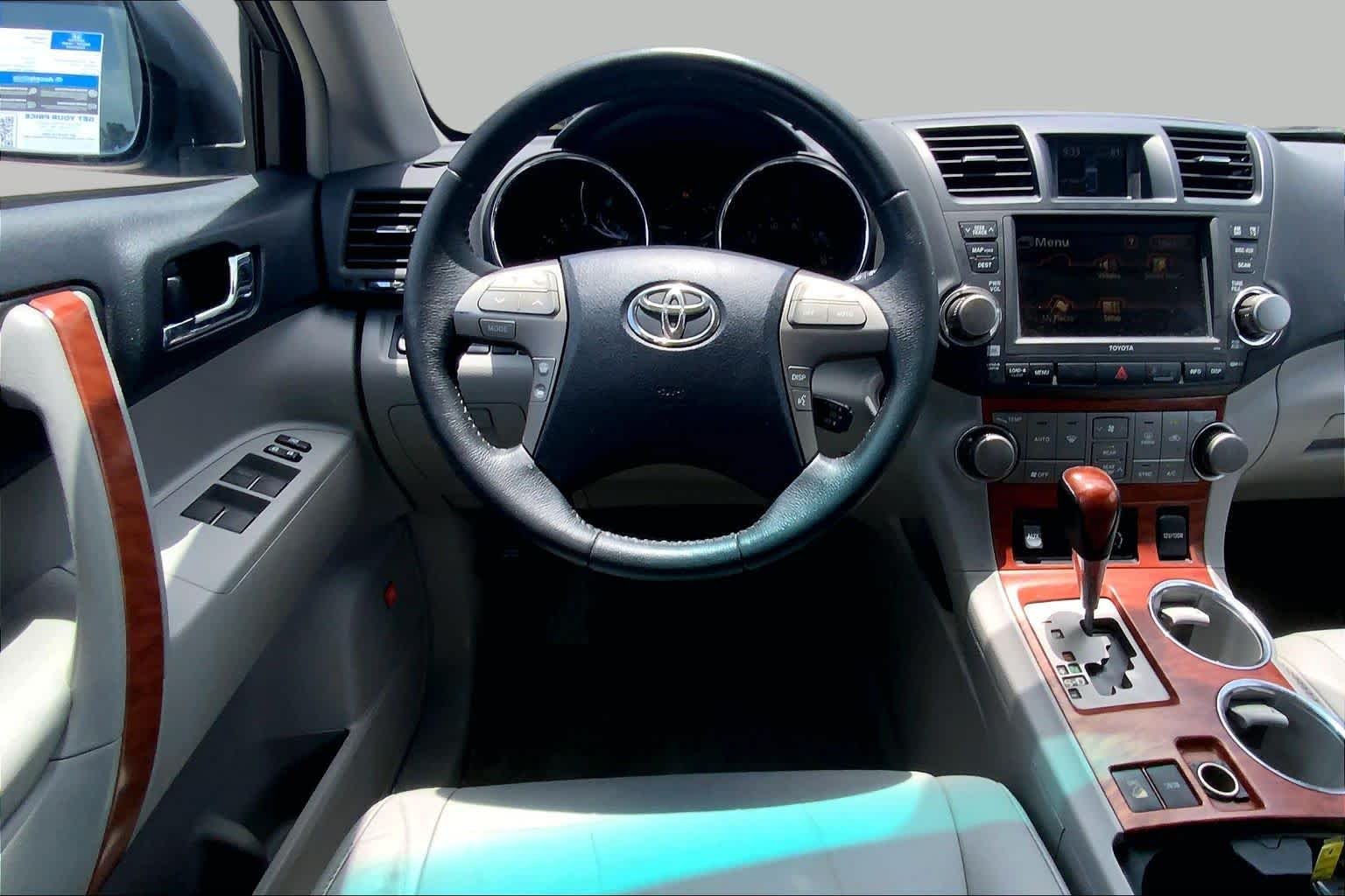 Used 2010 Waveline Pearl Toyota Limited image 5