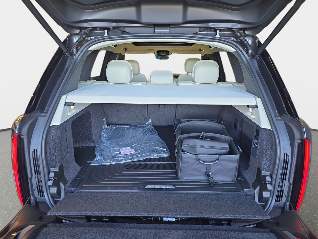 New 2026 Carpathian Grey Land Rover SE image 10