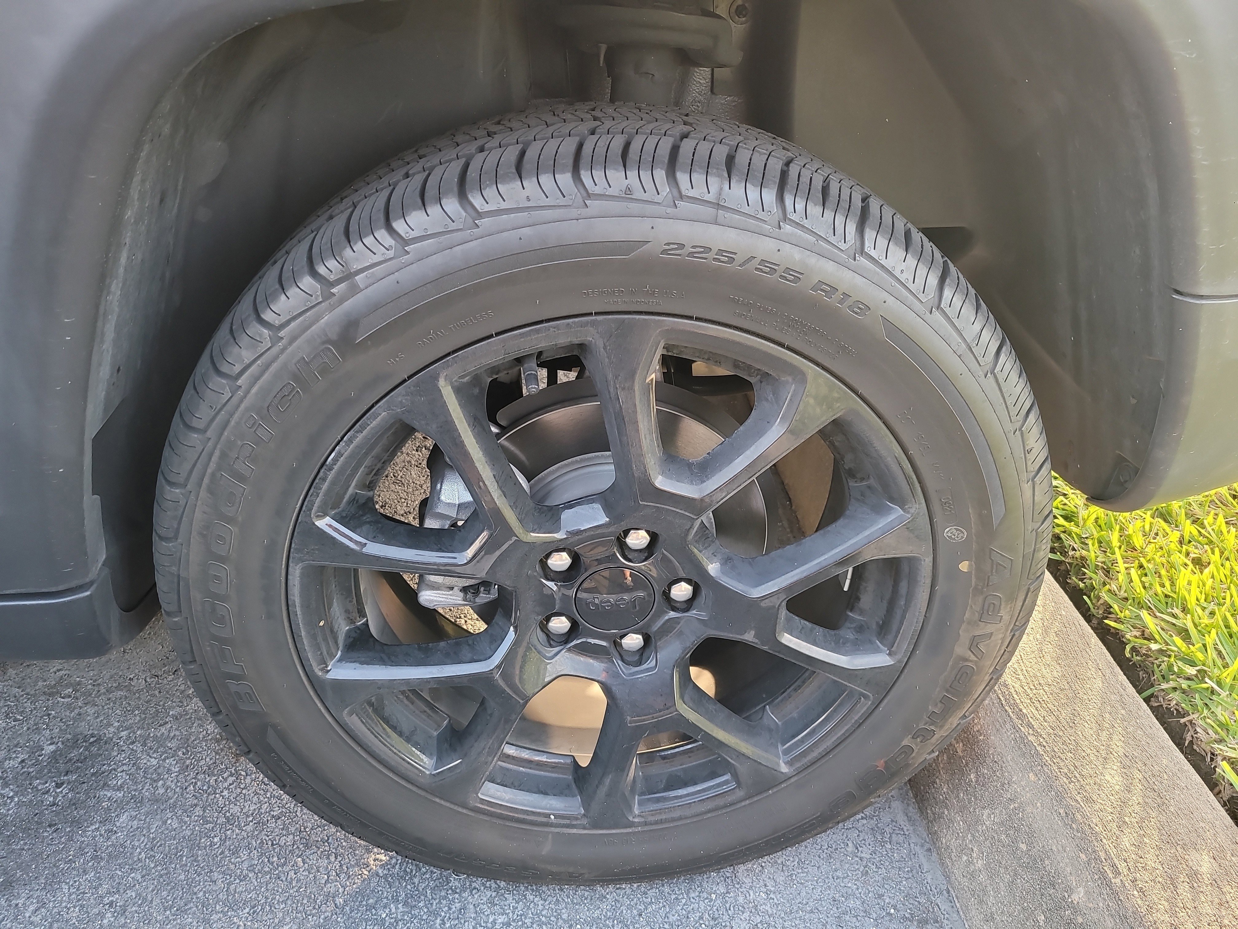 Used 2023 Diamond Black Crystal Pearlcoat Jeep Altitude image 7