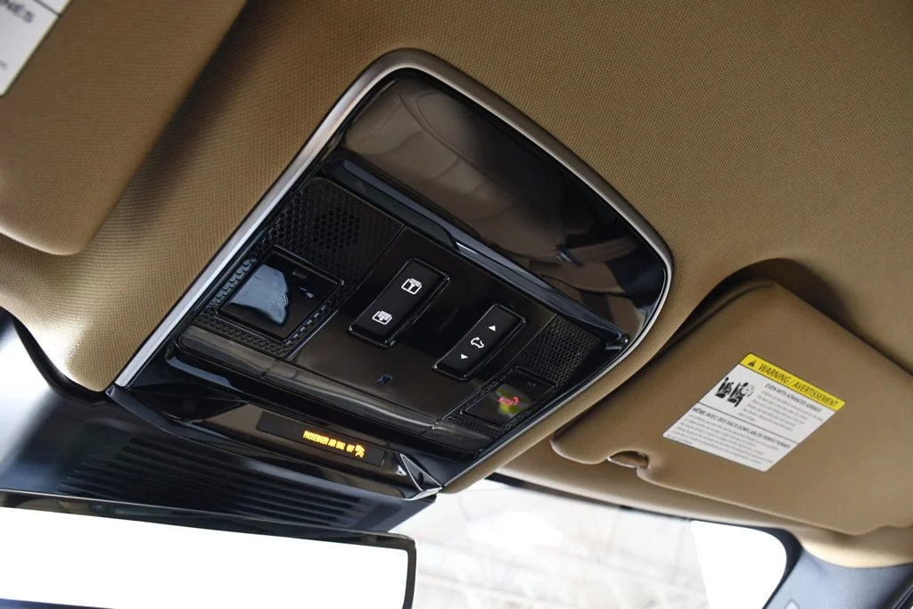 New 2026 Santorini Blk Land Rover SE image 31