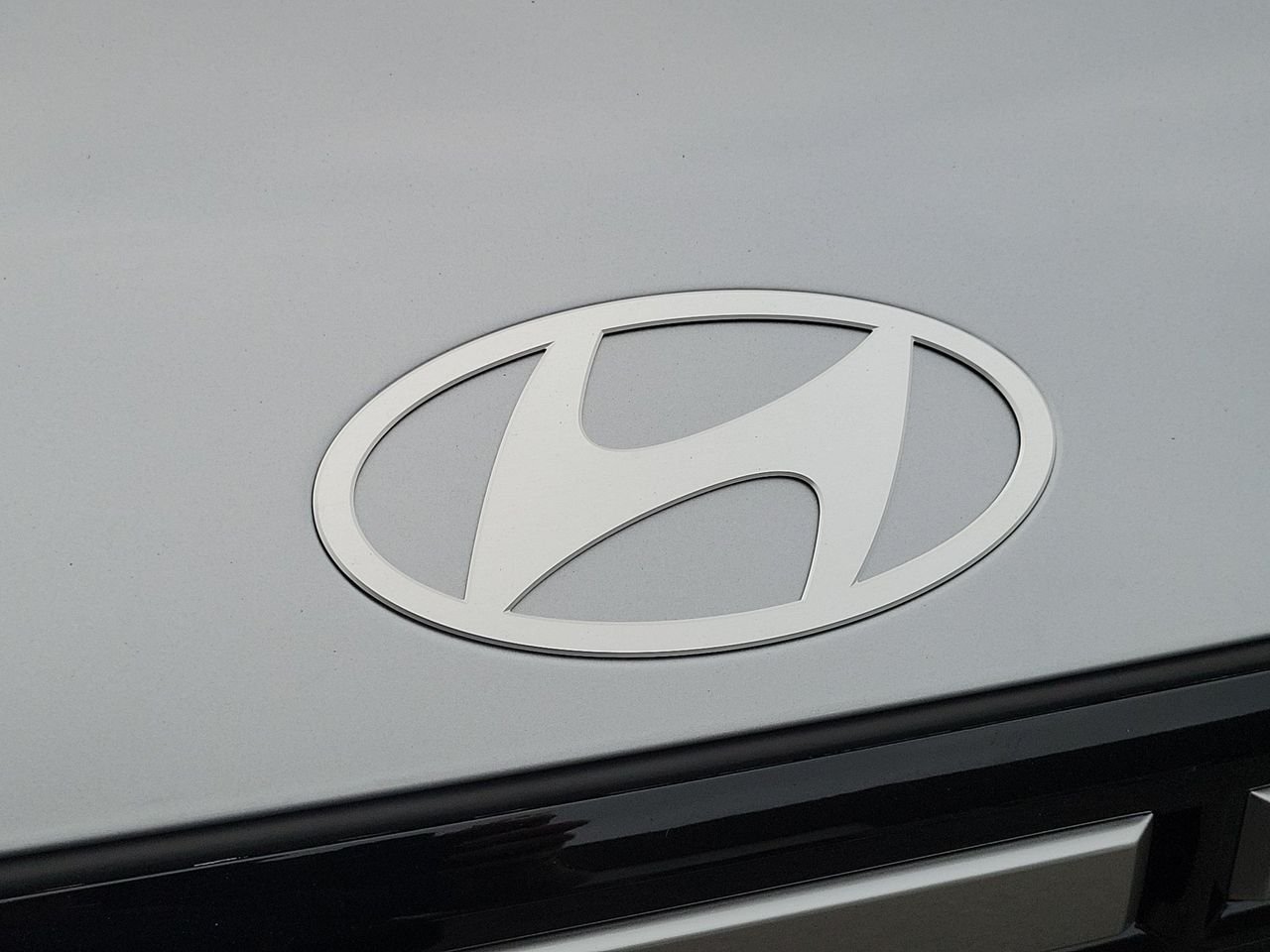 New 2027 Shimmering Silver Hyundai SEL image 20