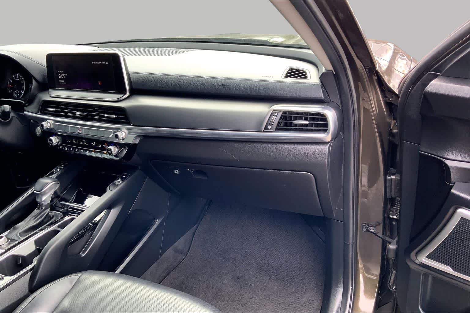 Used 2022 Dark Moss Kia S image 18