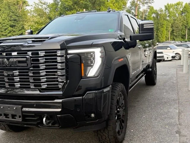 Used 2025 Onyx Black GMC Denali Ultimate image 5