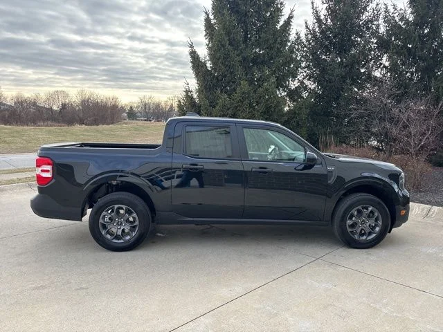 New 2026 Shadow Black Ford XLT image 5