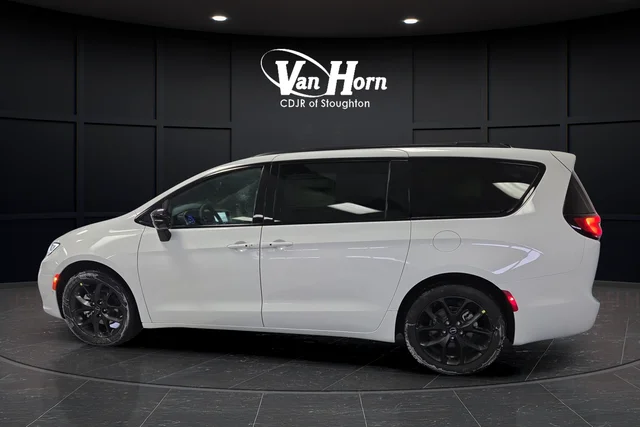 New 2026 Bright White Clear-Coat Exterior Paint Chrysler Select image 11