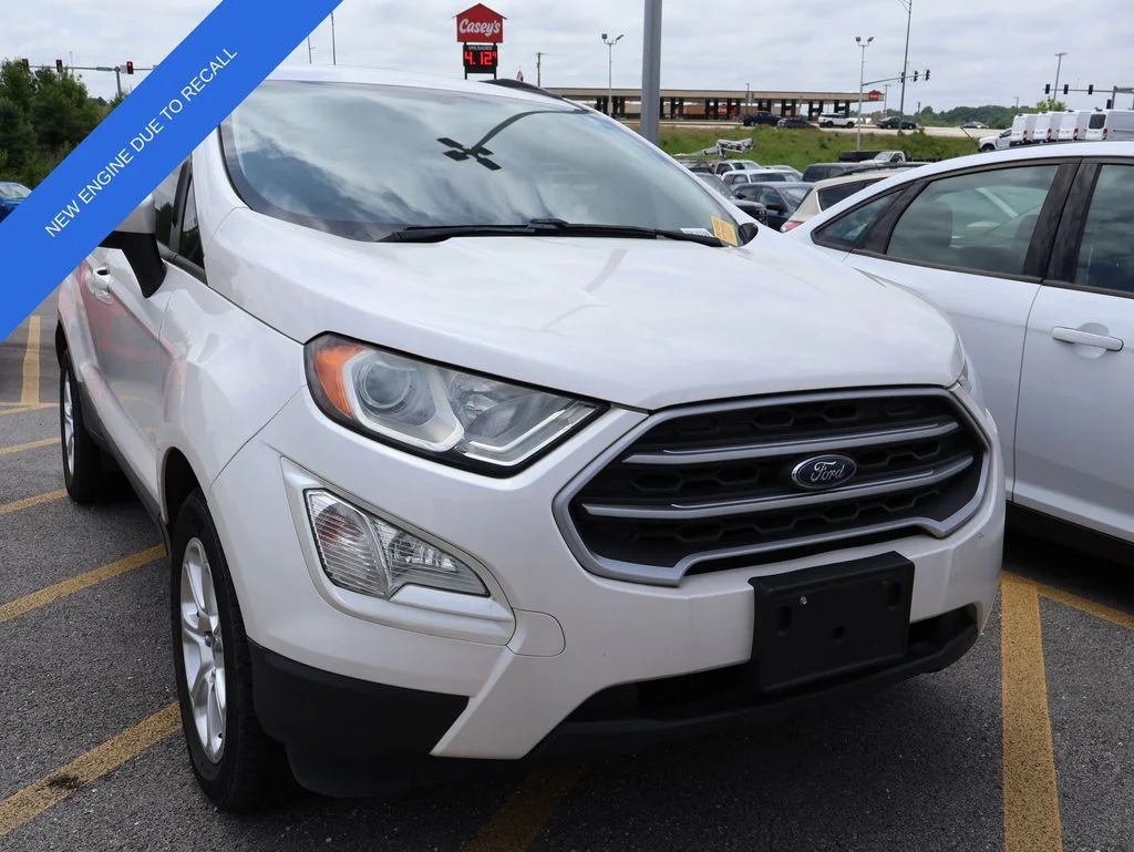 Used 2018 White Platinum Clearcoat Metallic Ford SE image 1