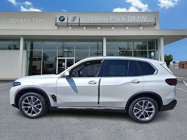 New 2026 Mineral White Metallic BMW xDrive50e image 7