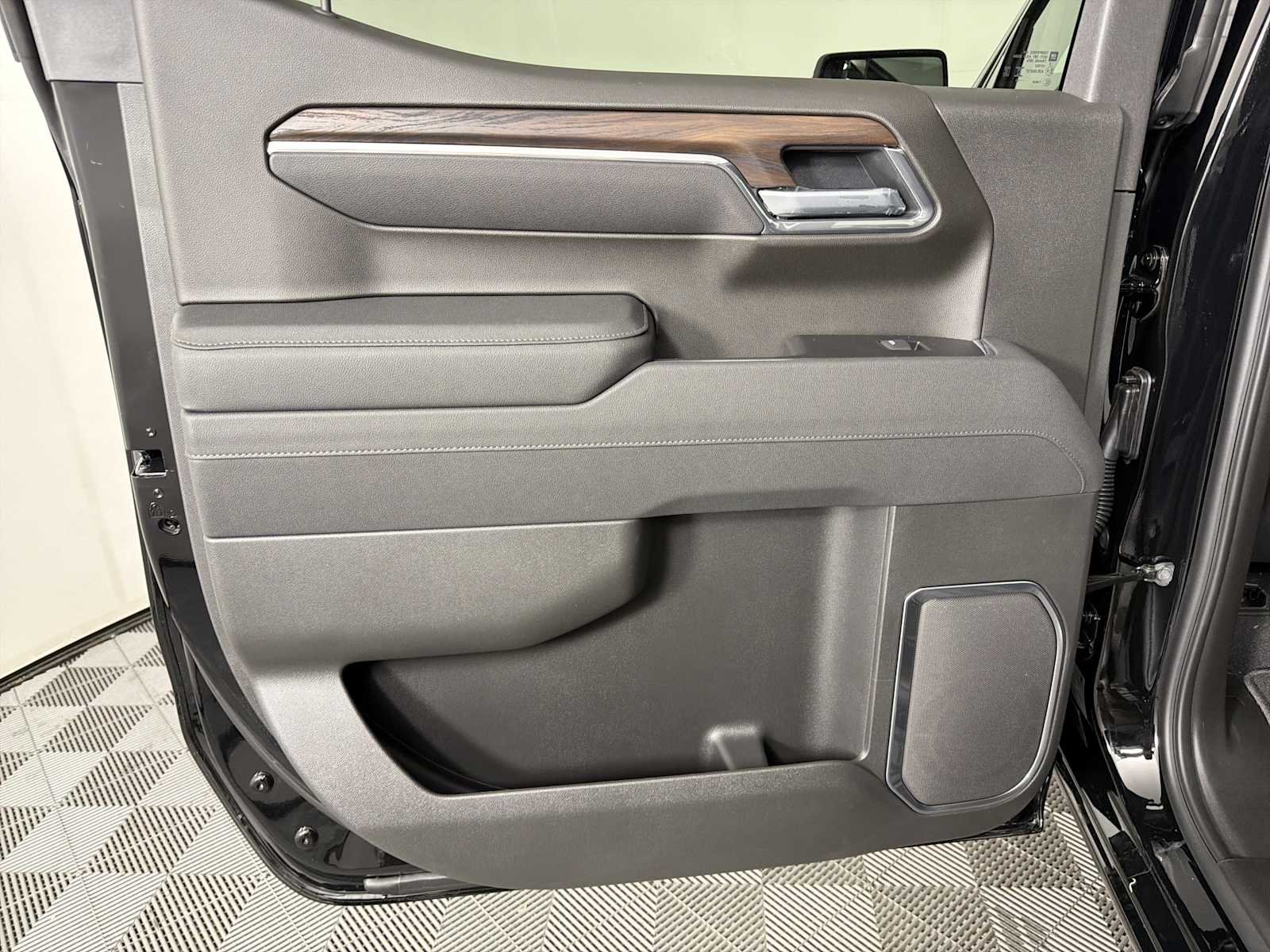 New 2026 Onyx Black GMC SLT image 19