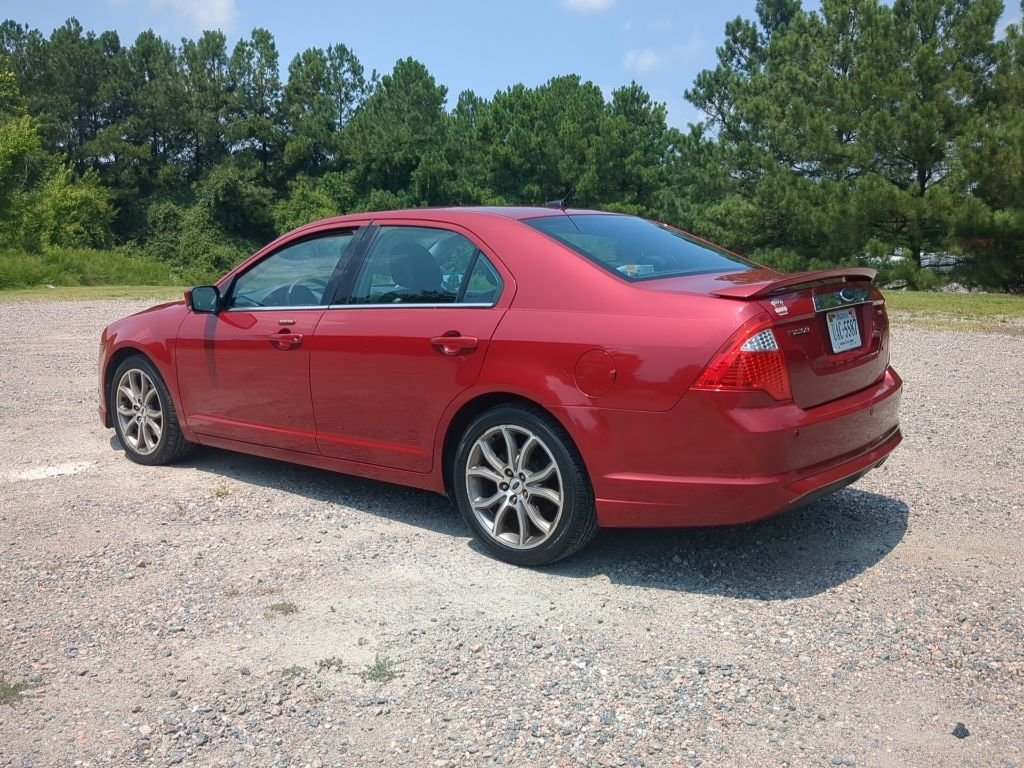 Used 2010 Red Ford SEL image 6