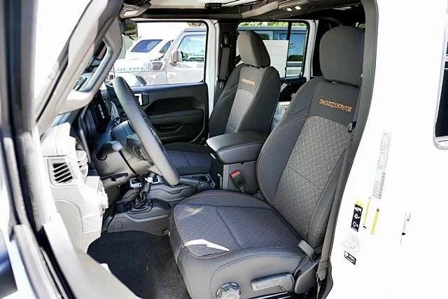 New 2026 Bright White Clear-Coat Exterior Paint Jeep Mojave image 22