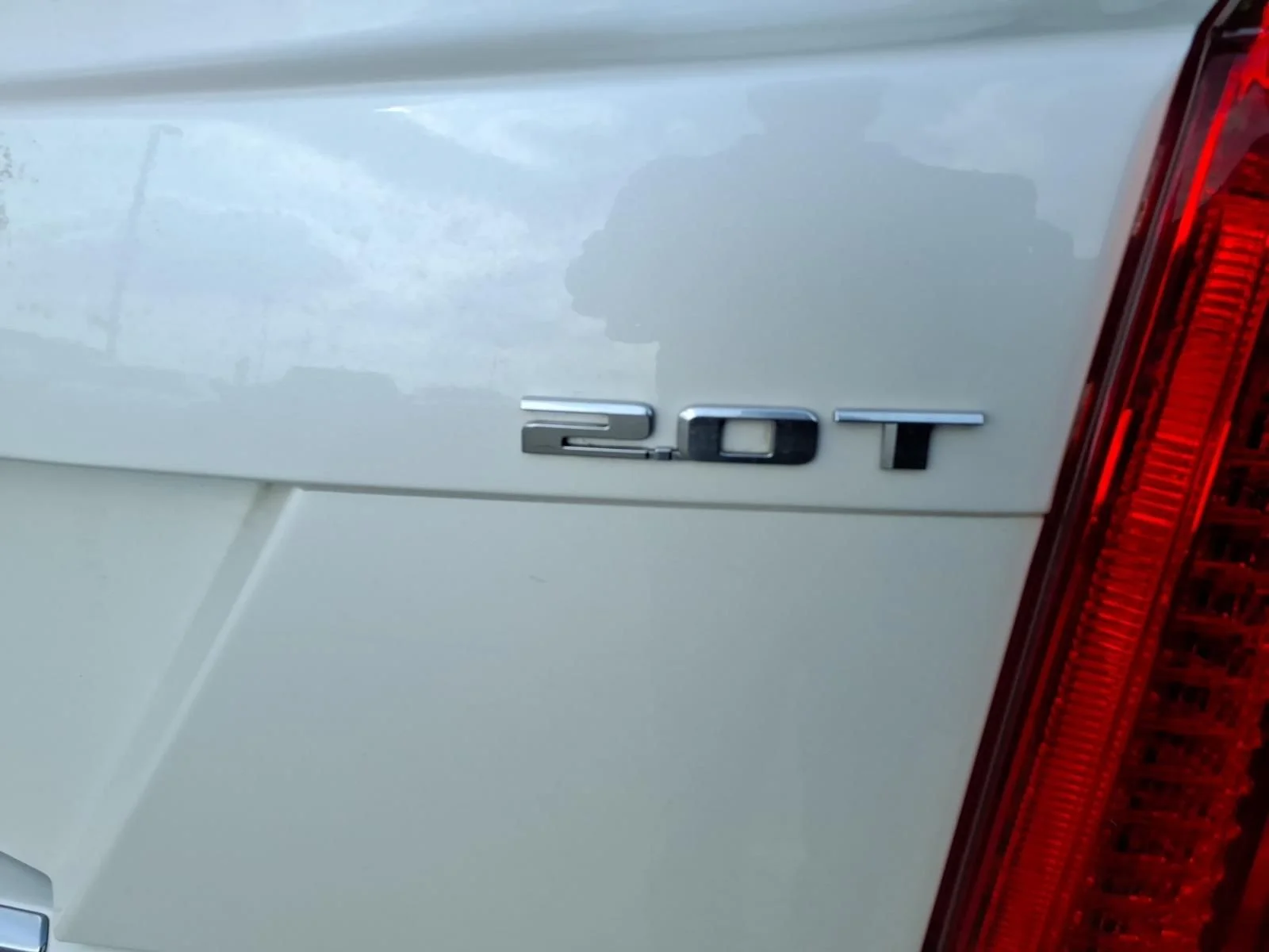 Used 2018 White Cadillac 2.0L Turbo image 7