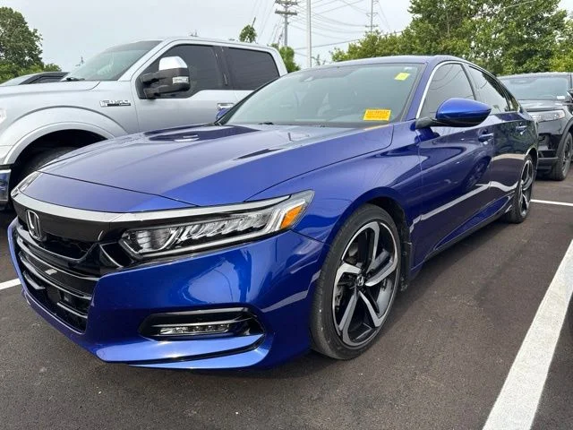 Used 2018 Still Night Pearl Honda Sport image 2