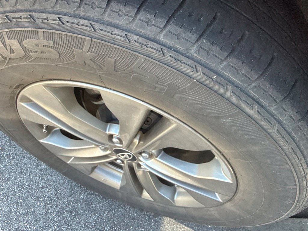 Used 2014 Silver Hyundai Base image 16