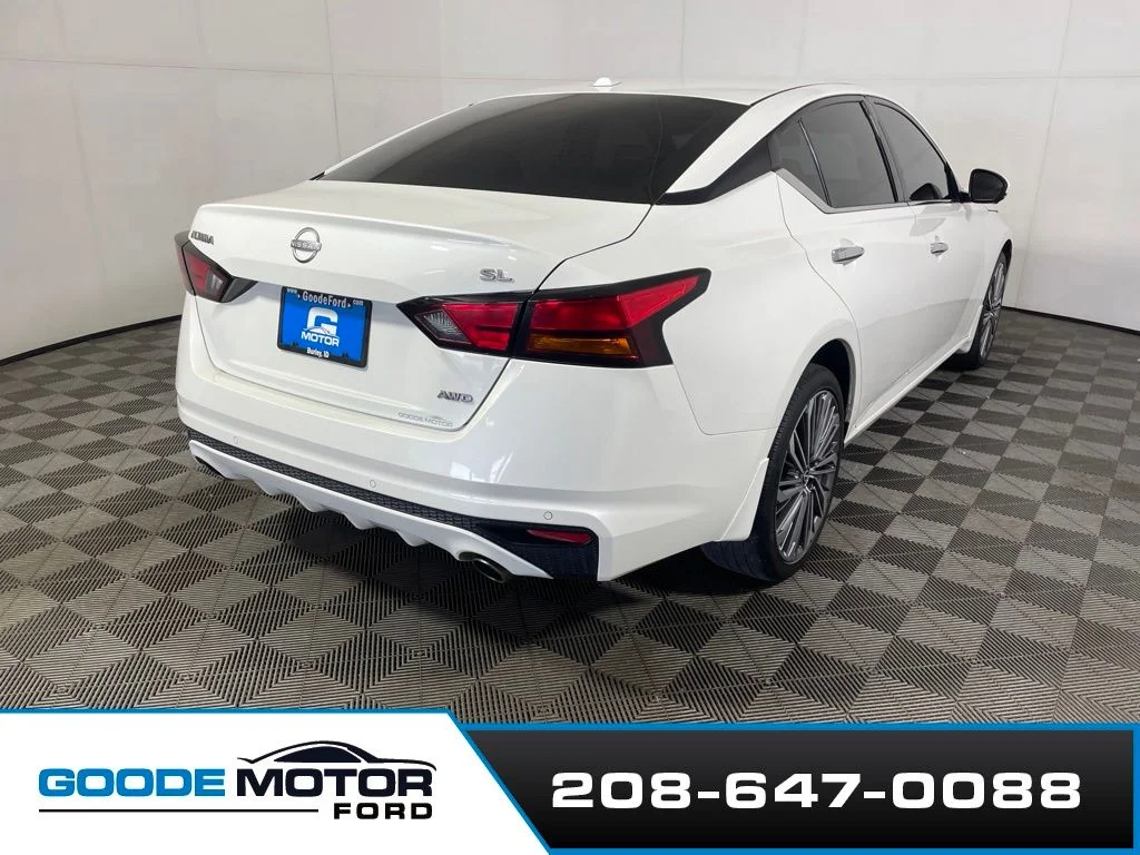 Used 2024 White Nissan 2.5 SL image 7