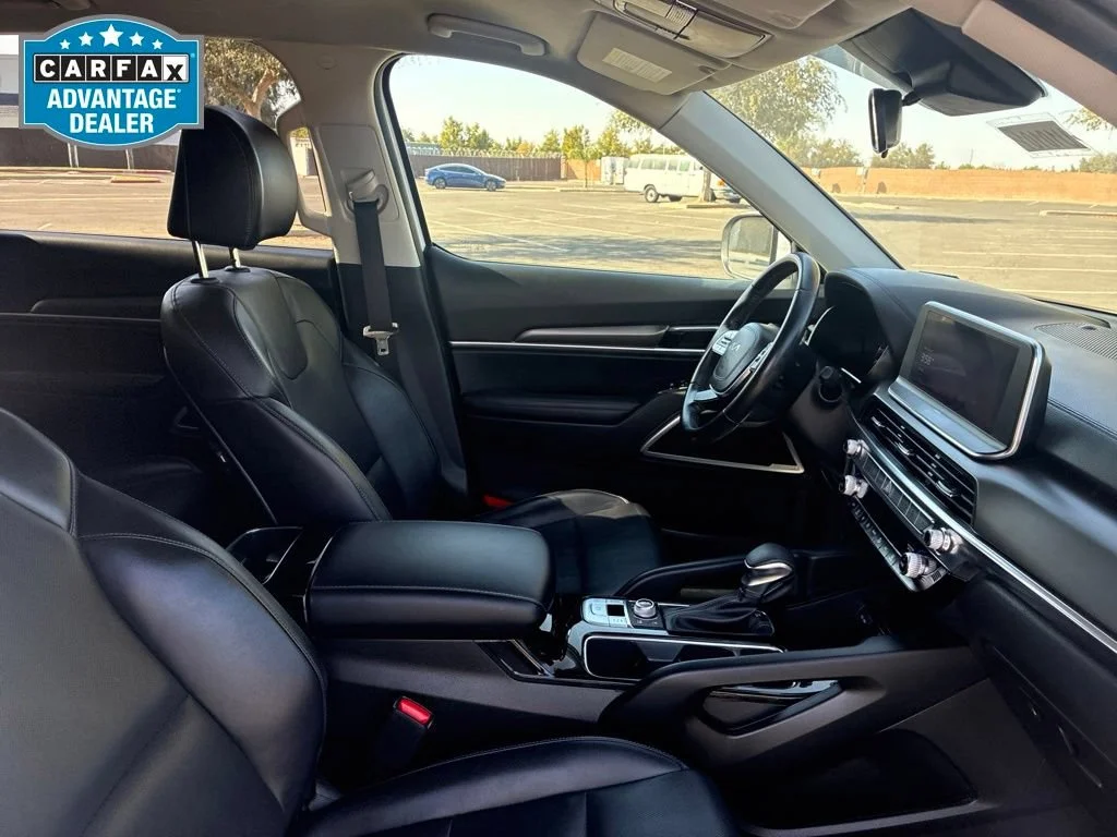 Used 2022 Glacial White P Kia LX image 29