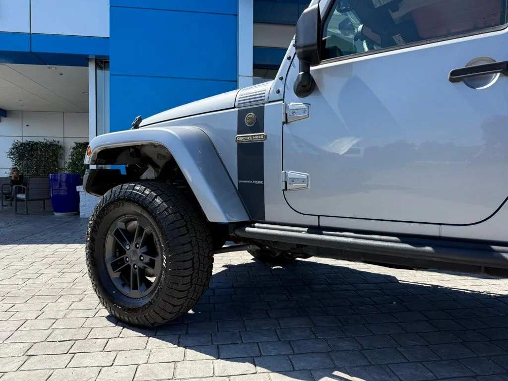 Used 2018 Silver Jeep Unlimited Sport image 11
