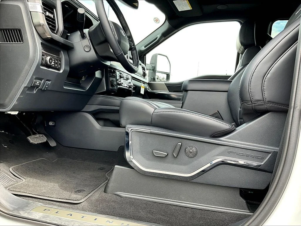 New 2026 Star White Metallic Tri-Coat Ford F-250® Platinum® image 41