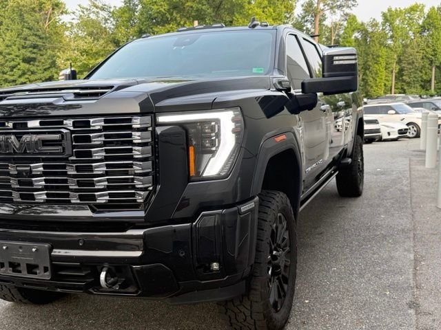 Used 2025 Onyx Black GMC Denali Ultimate image 5