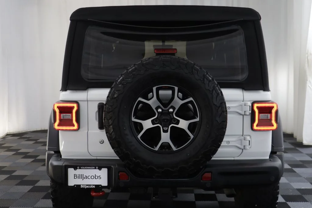 Used 2018 Bright White Clearcoat Jeep Rubicon image 17