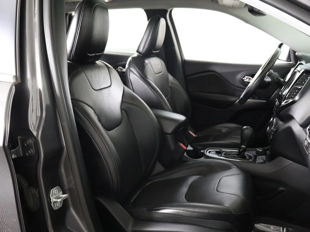 Used 2019 Gray Jeep Limited image 31