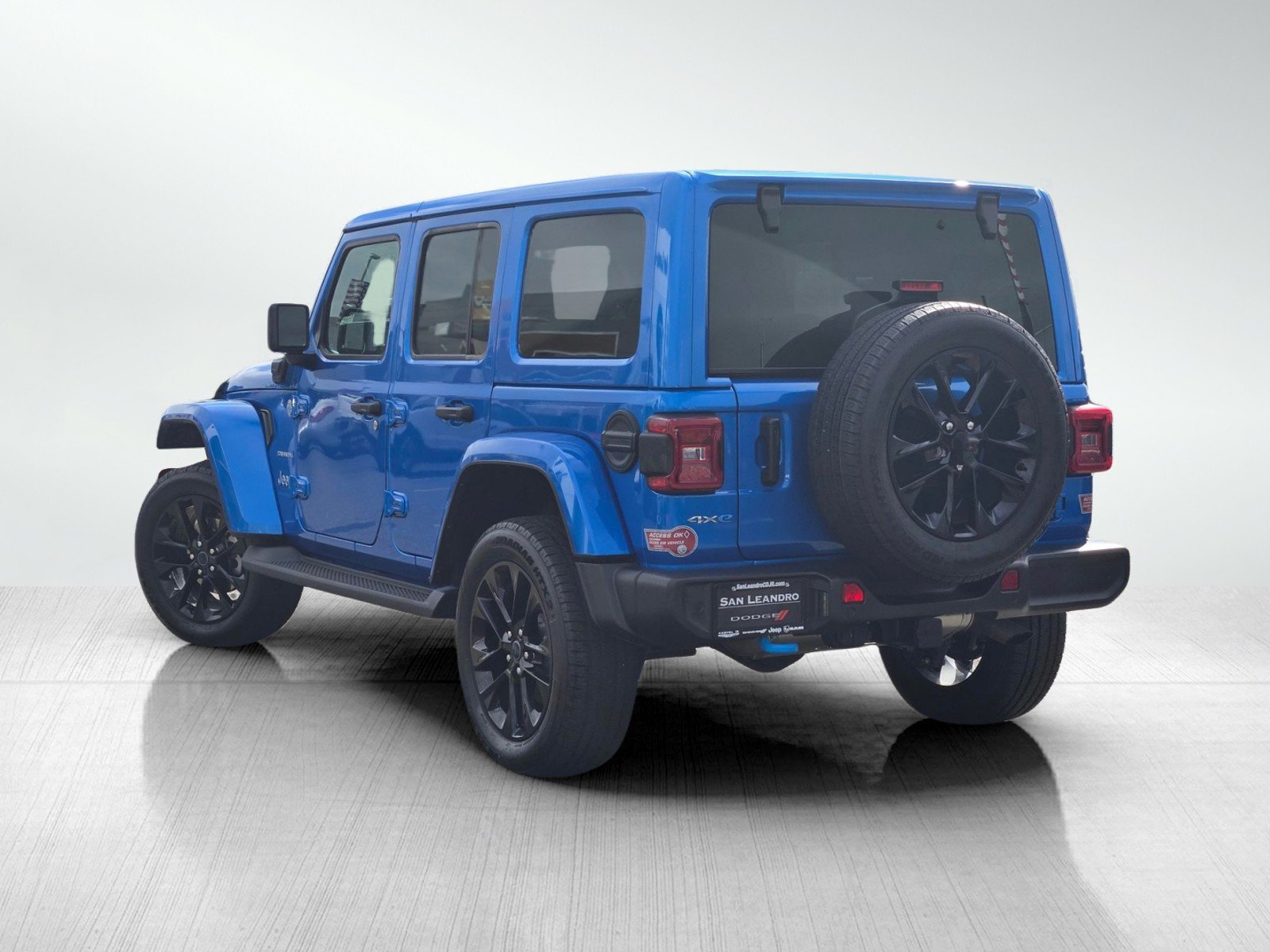 Certified Used 2024 Hydro Blue Pearlcoat Jeep Sahara image 5