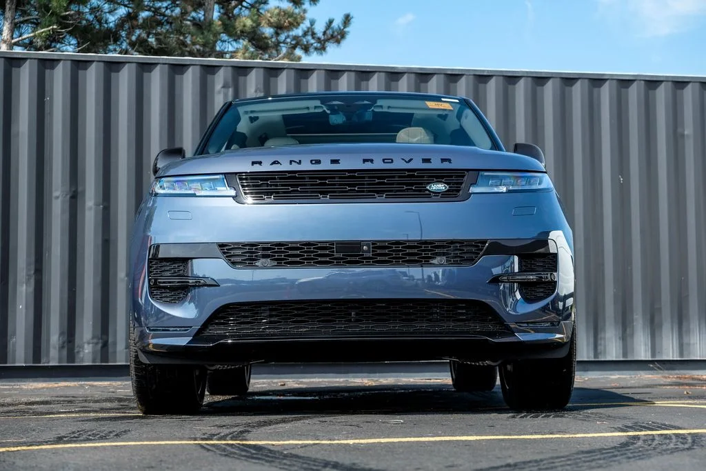 New 2027 Varesine Blue Land Rover Dynamic SE image 5