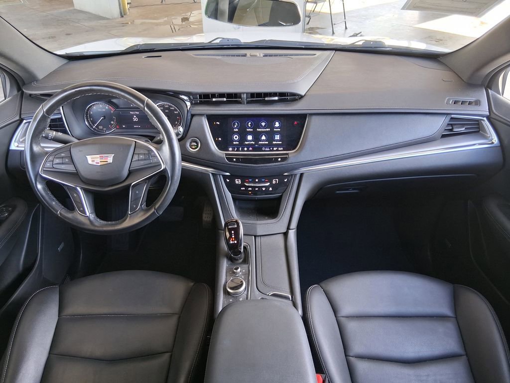 Used 2022 Crystal White Tricoat Cadillac Luxury image 9