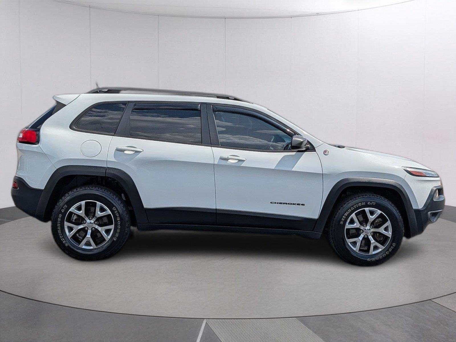 Used 2015 Bright White Clearcoat Jeep Trailhawk image 6