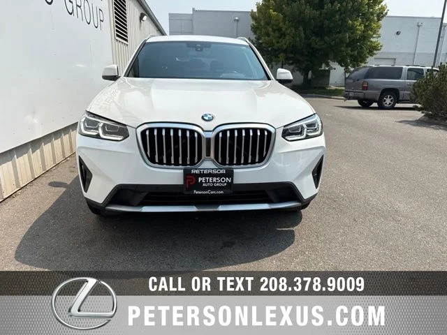 Used 2022  BMW xDrive30i image 9
