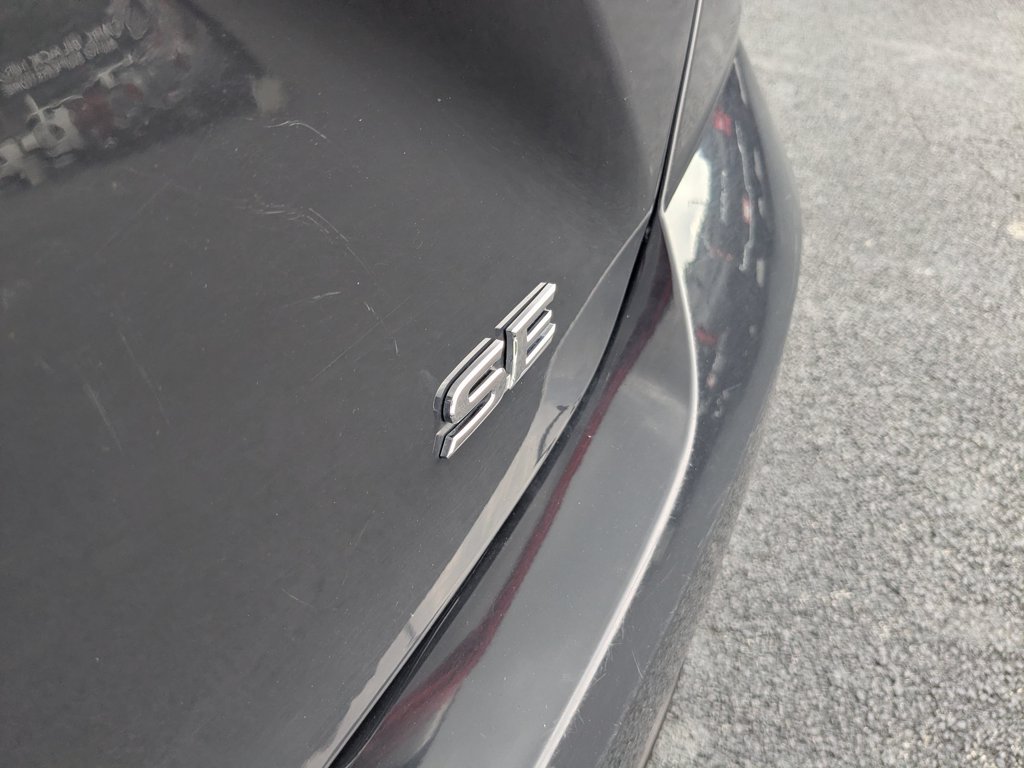 Used 2025  Toyota SE image 31