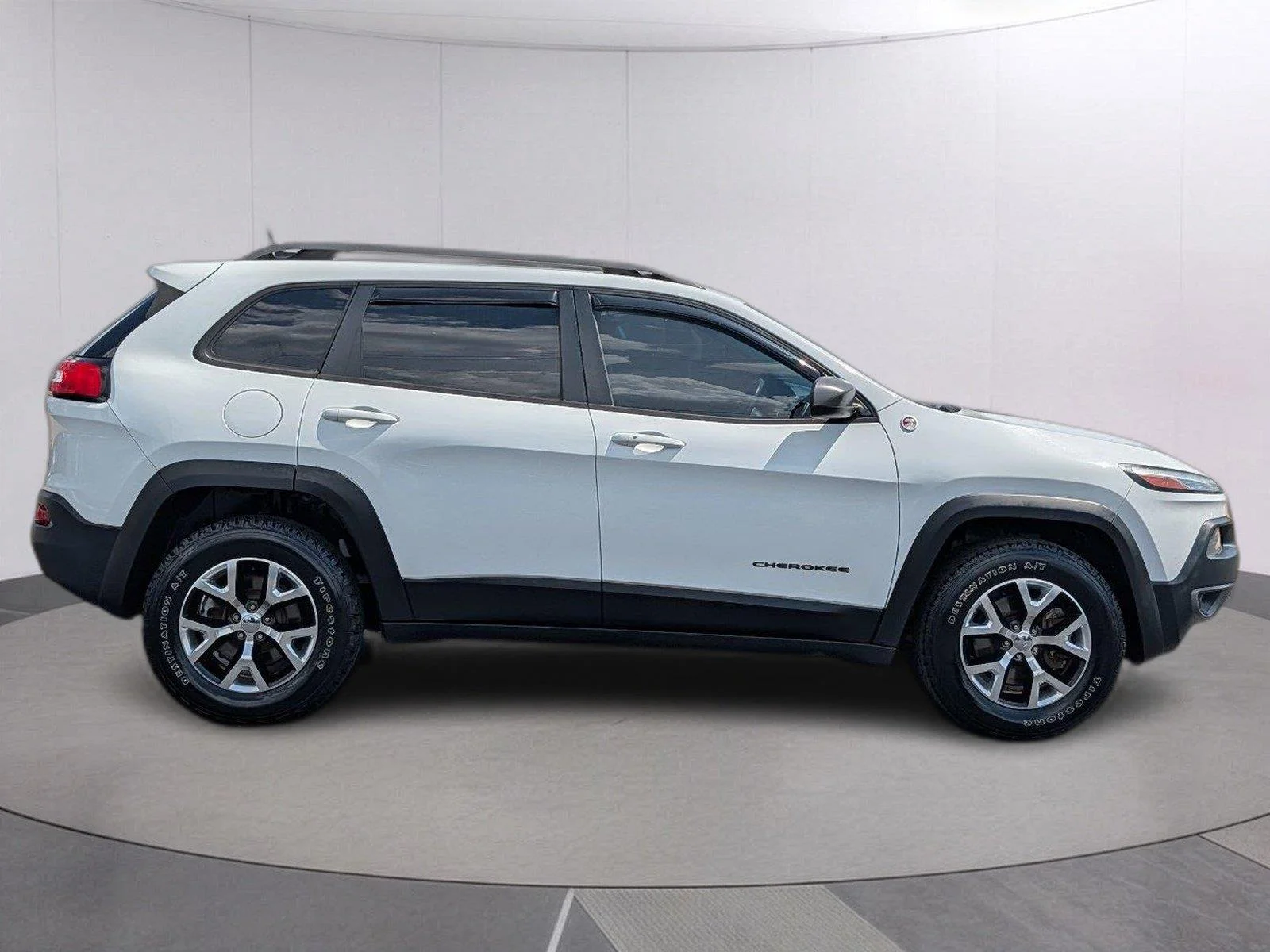 Used 2015 Bright White Clearcoat Jeep Trailhawk image 6