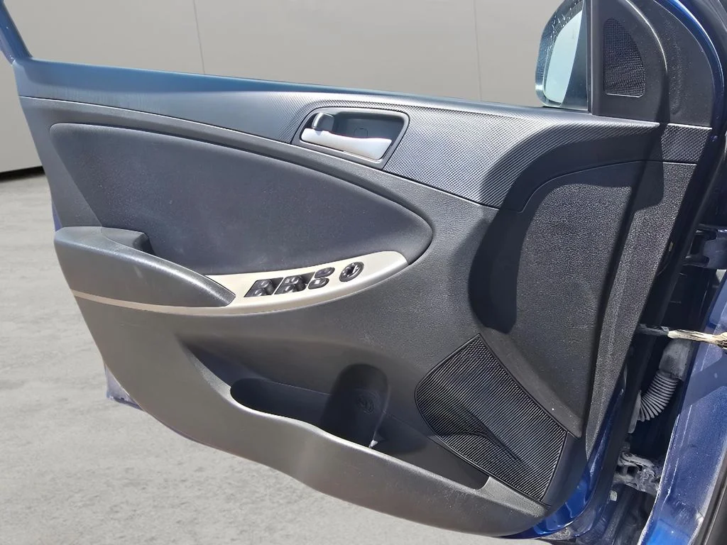Used 2017 Pacific Blue Pearl Hyundai SE image 24
