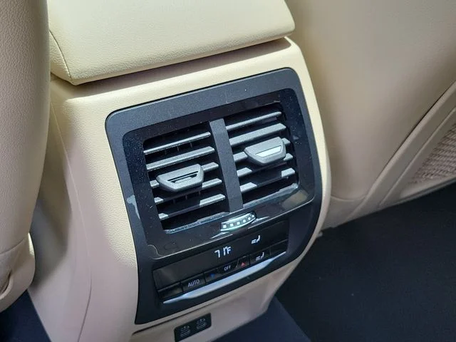 Used 2022 Black BMW xDrive30i image 18