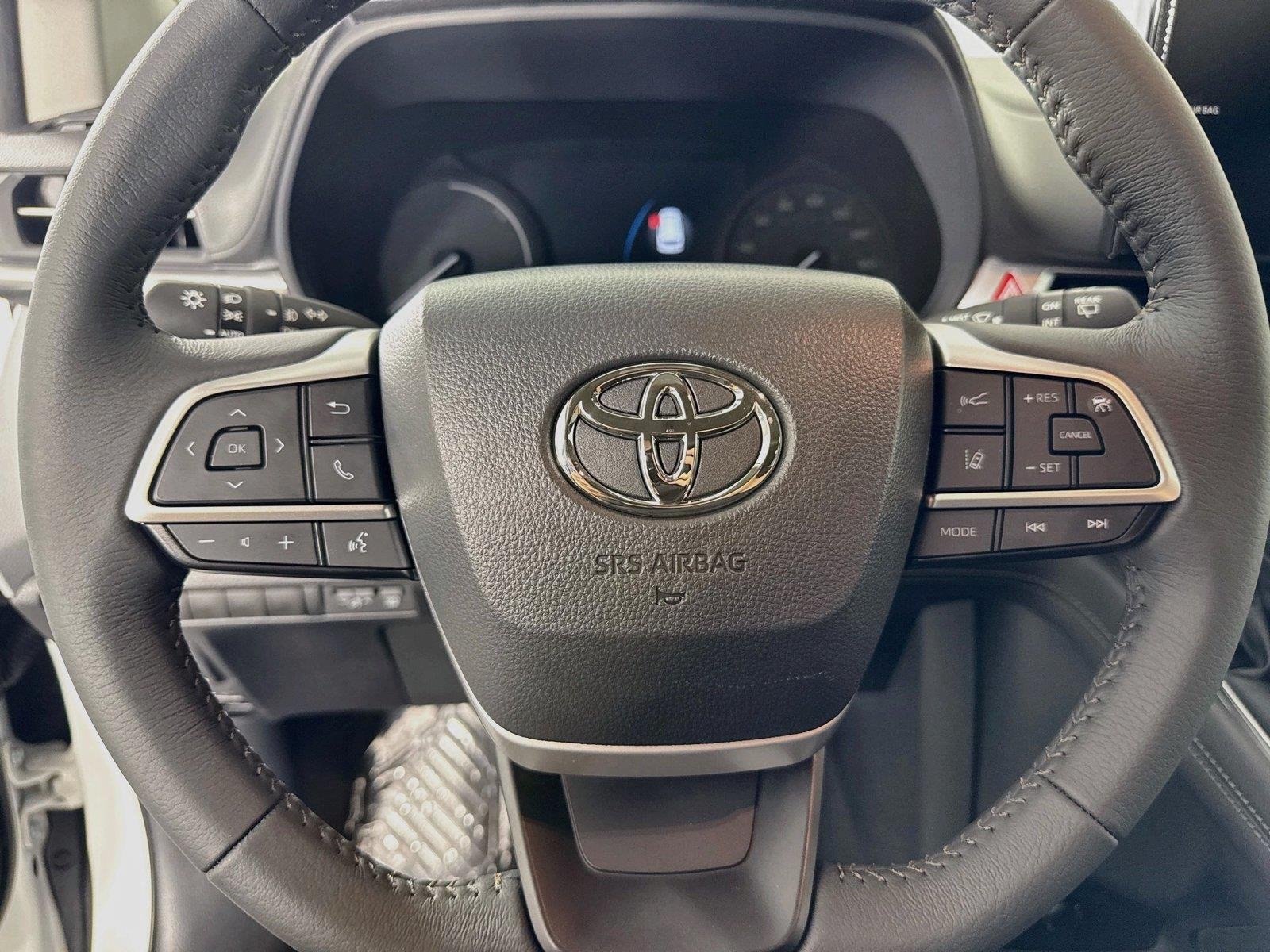 Certified Used 2026 Wind Chill Pearl Toyota XLE image 17