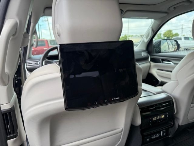 Used 2024  Jeep Series III image 11