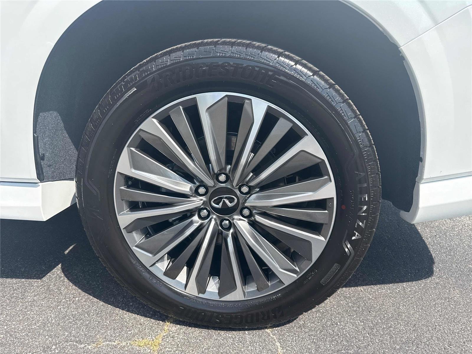 New 2027 RADIANT WHITE INFINITI Luxe 2WD image 33