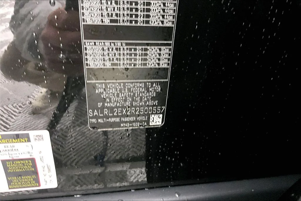 Used 2024 Black Land Rover Dynamic SE image 18